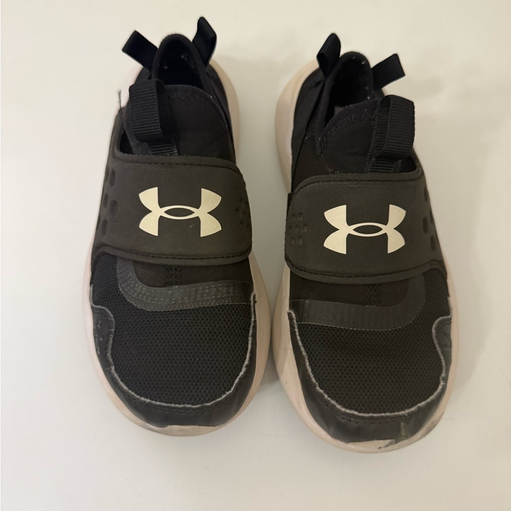 Boys Sz 2y Under Armour Shoes